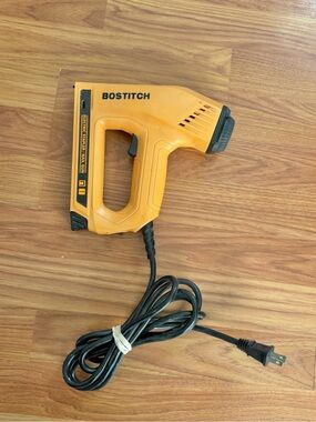 BOSTITCH BTE550Z (PS3006002) Electric Stapler Nail Gun Excellent Condition